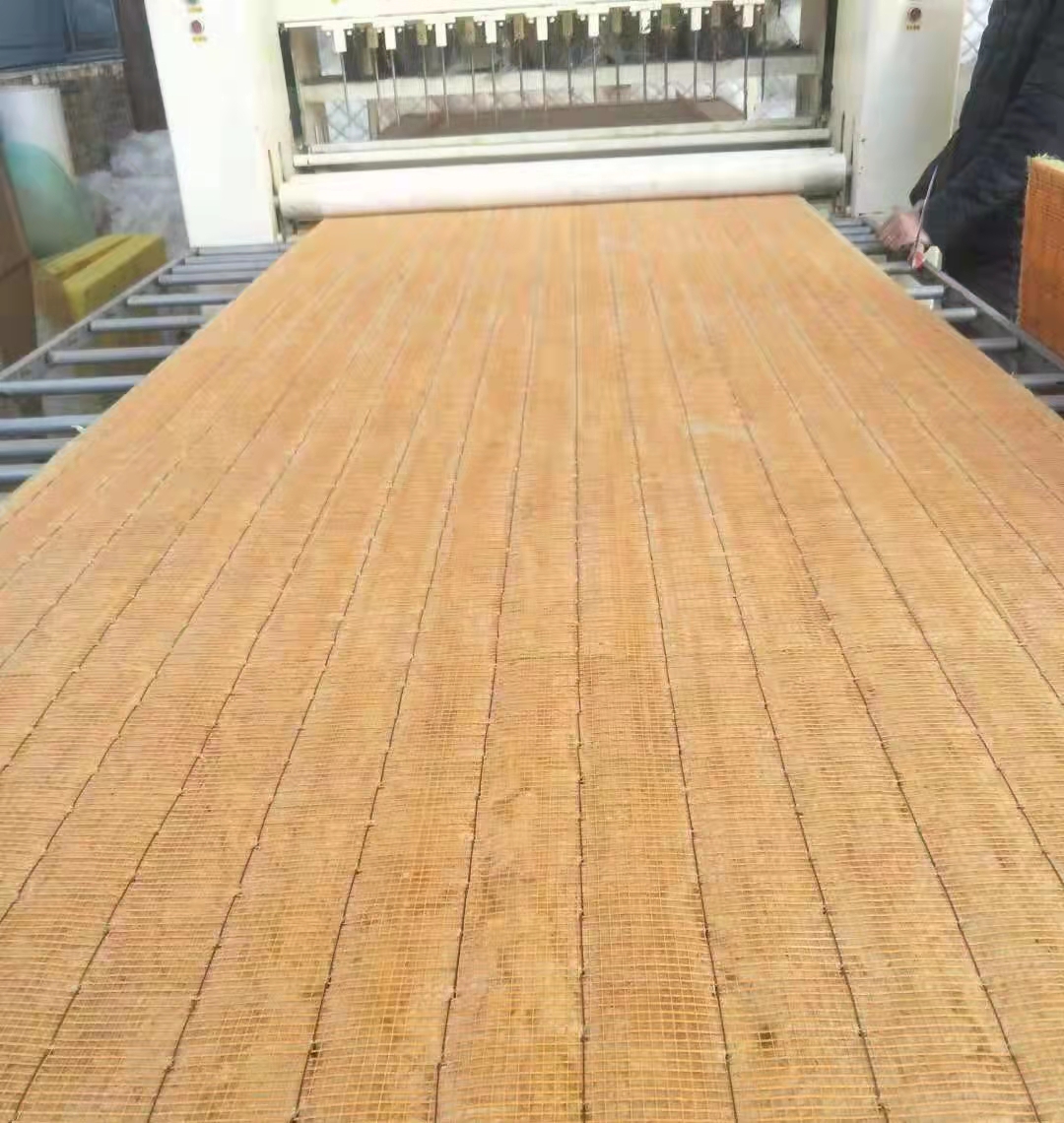 網(wǎng)織復合巖棉板