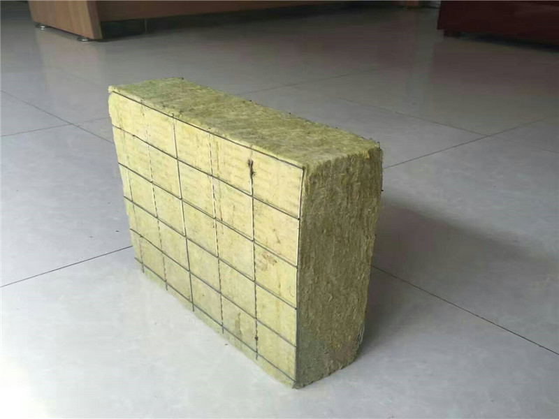 巖棉插絲復(fù)合板廠家