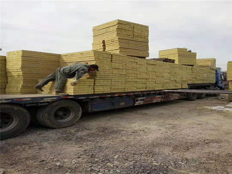 沈陽彩鋼巖棉復(fù)合板現(xiàn)貨